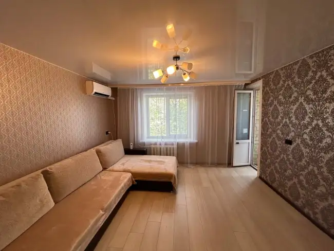 Рогачев, Парижской Коммуны 7