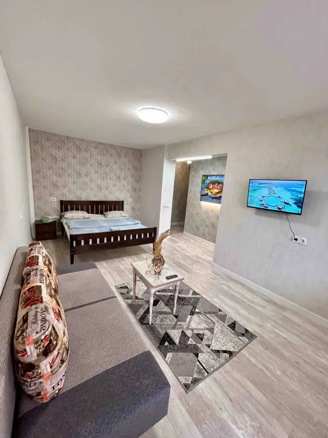 Космонавтов 14