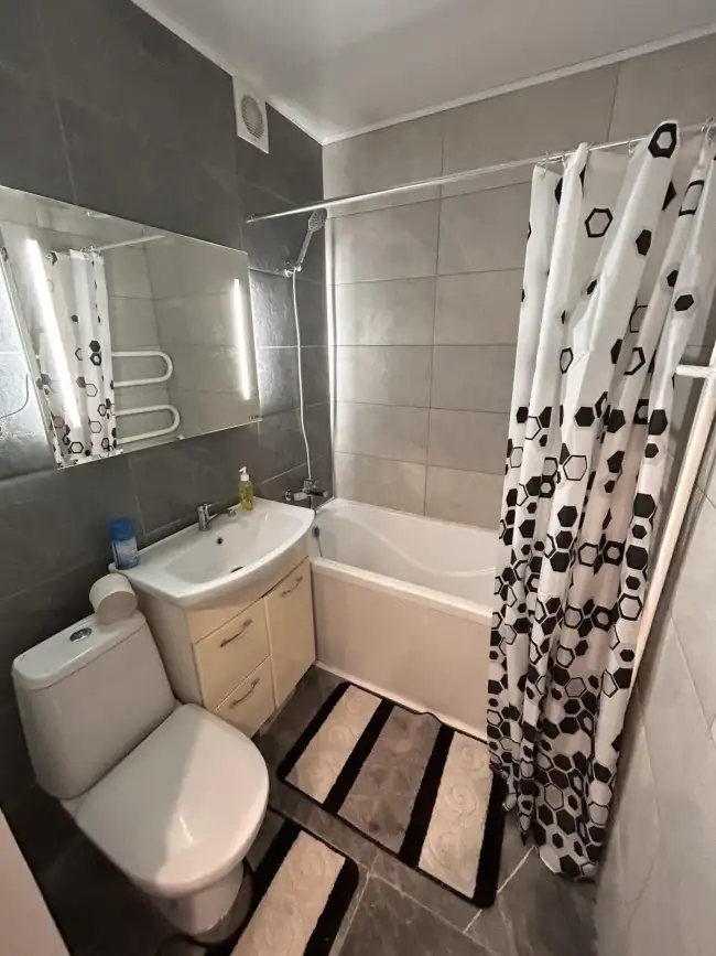 Космонавтов 14