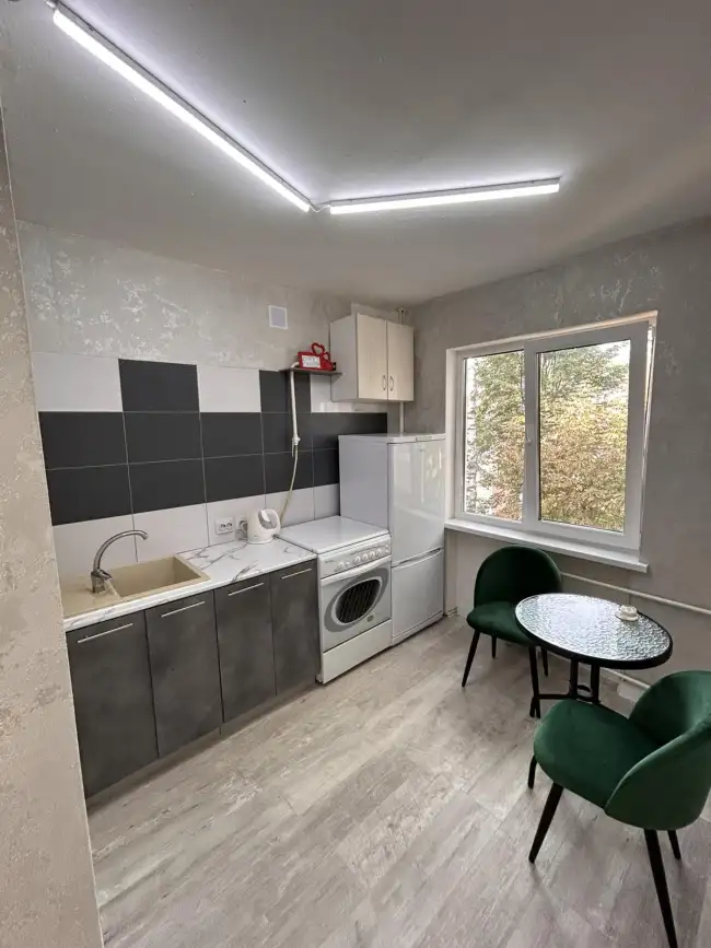 Космонавтов 14