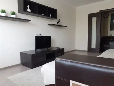 Ленинградская 17