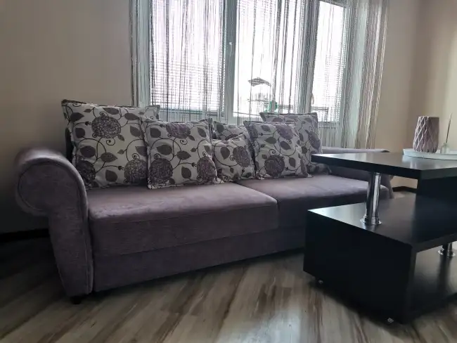 Космонавтов 7