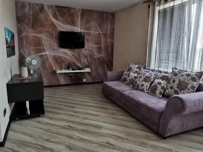 Космонавтов 7