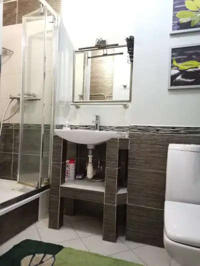 Космонавтов 7