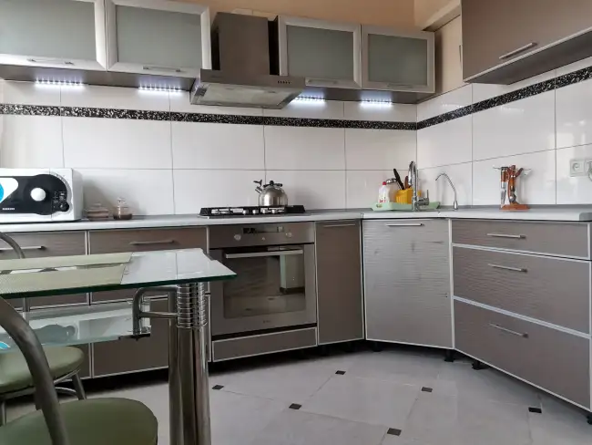 Космонавтов 7